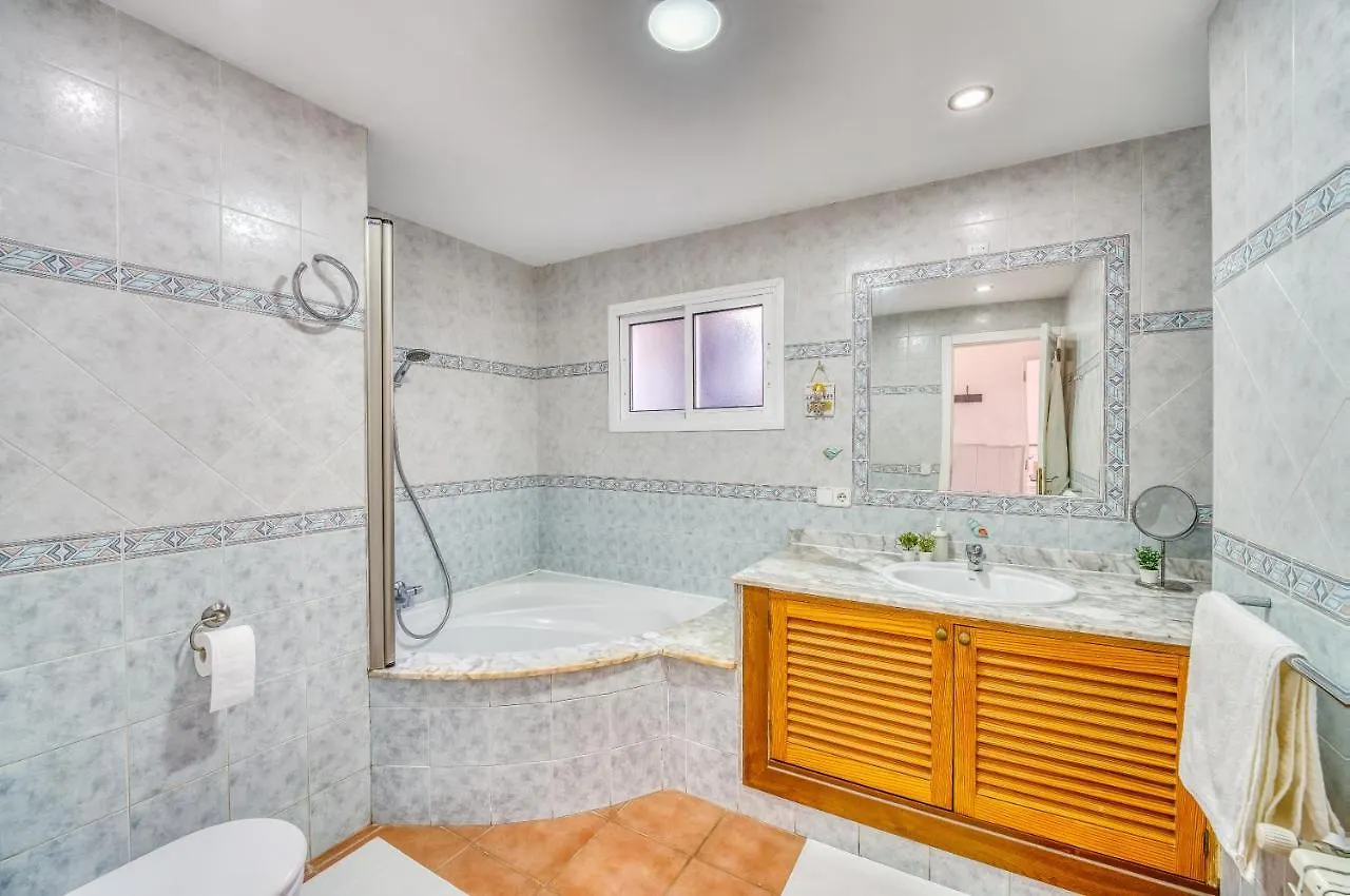 Дом отдыха Fantastic Villa Tucan, Pool Barbecue Ground Floor Алькудия